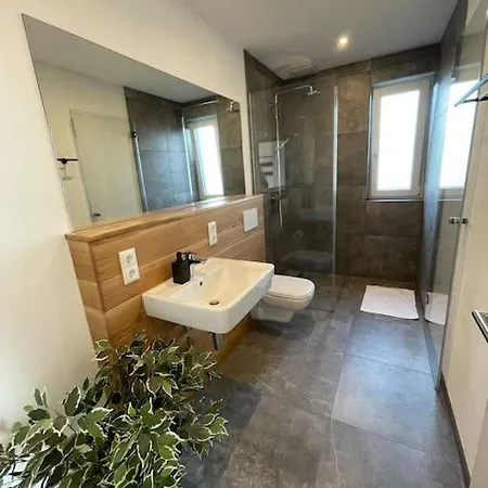 Tolles Gaestehaus An Der Wurzel Semesterbostad *